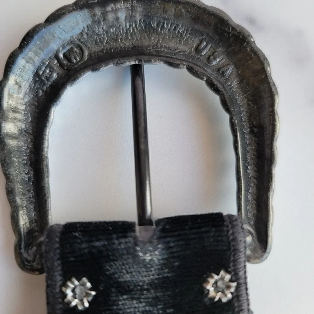 Black velvet silver buckle shell American vintage